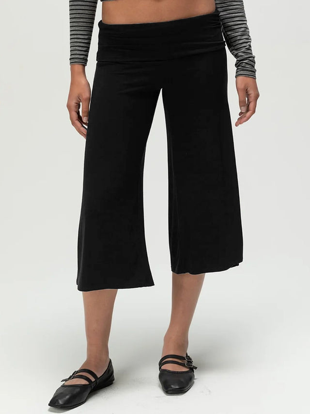 Women's Loose Fit Fold-Over Wide-Leg Capri Pants in Black, front view