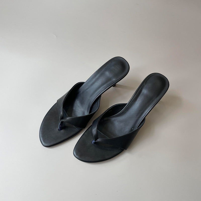 Women's Minimalist Round Toe Thong Heeled Sandals in Black, front view